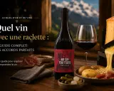Un vin rouge Jura, parfait pour un apéro dinatoire avec une raclette gourmande.