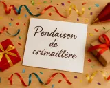Carte "Pendaison de crémaillère" entourée de cadeaux, confettis et serpentins. Idéal pour organiser une crémaillère festive !