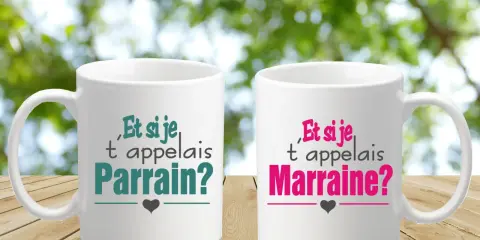 Deux tasses blanches avec l'inscription "Et si je t'appelais Parrain?" et "Et si je t'appelais Marraine?", parfaites pour une animation baptême parrain marraine.