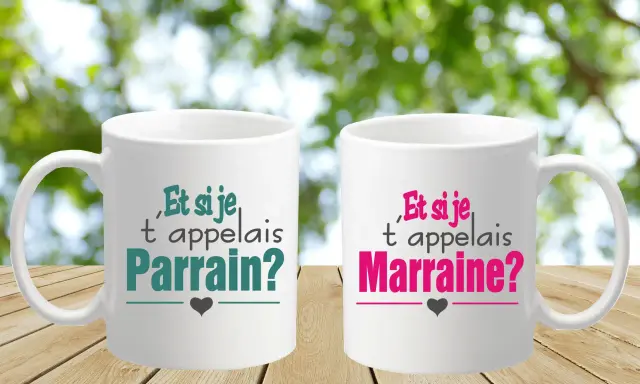 Deux tasses blanches avec l'inscription "Et si je t'appelais Parrain?" et "Et si je t'appelais Marraine?", parfaites pour une animation baptême parrain marraine.